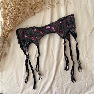 ❤️ Victoria Secret Floral Garter Belt